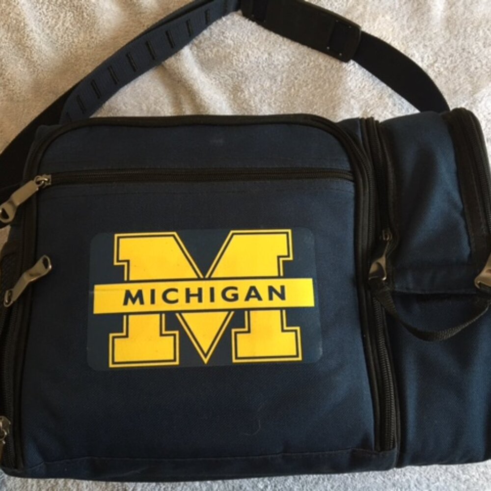 New Picnic Time Malibu Insulated Picnic Pack / Picnic Basket / Cooler Tote